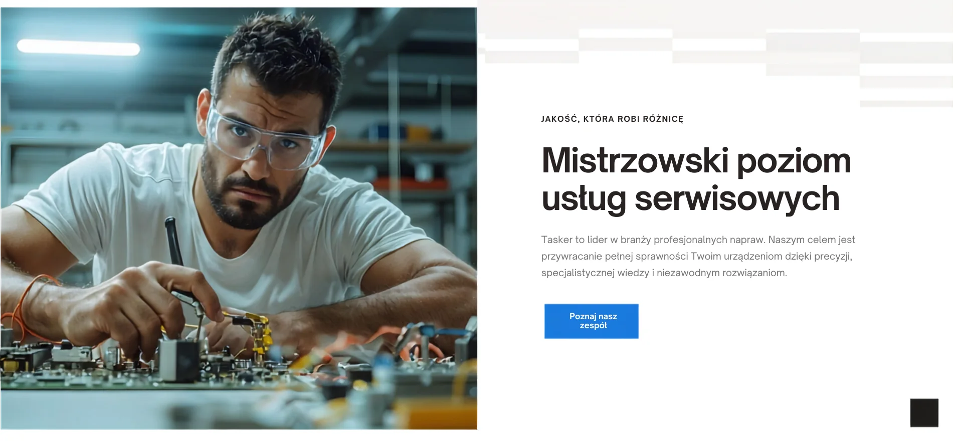 Tasker — sekcja jakości usług ze zdjęciem technika przy naprawie płyty głównej
